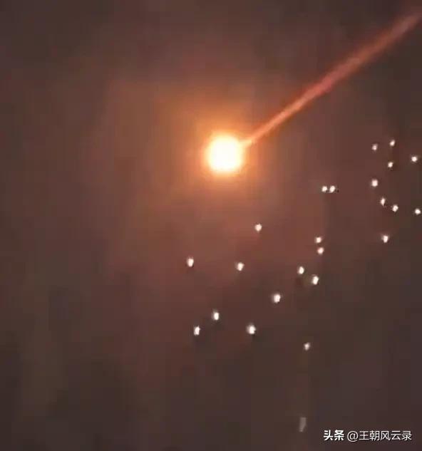 美以已发动超1700次打击！伊朗展开第16轮反击
中东地区战火纷飞，紧张局势日益