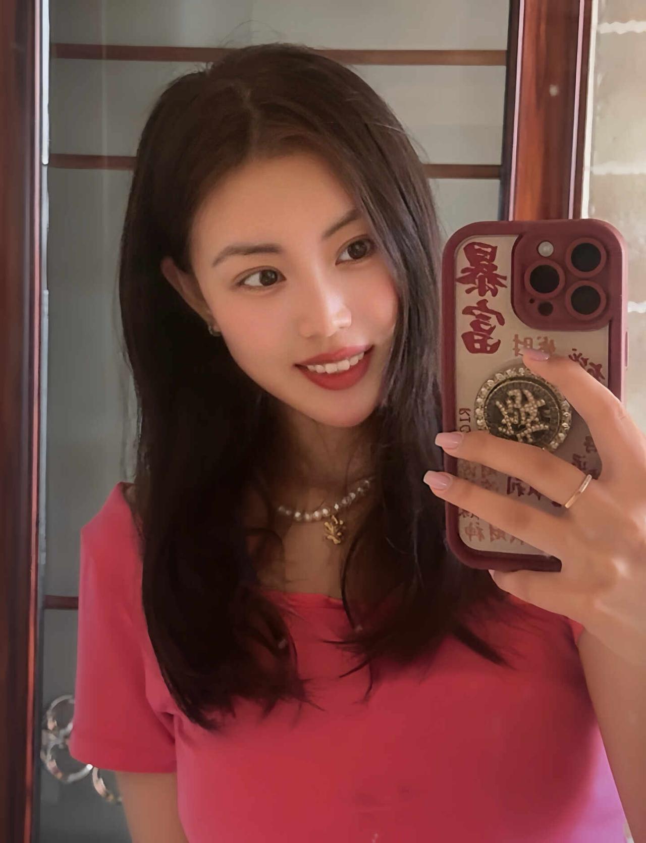 运动完来个自拍
最近的一张自拍 日常自拍 今日份自拍 无聊就拍照 今天的我长这样