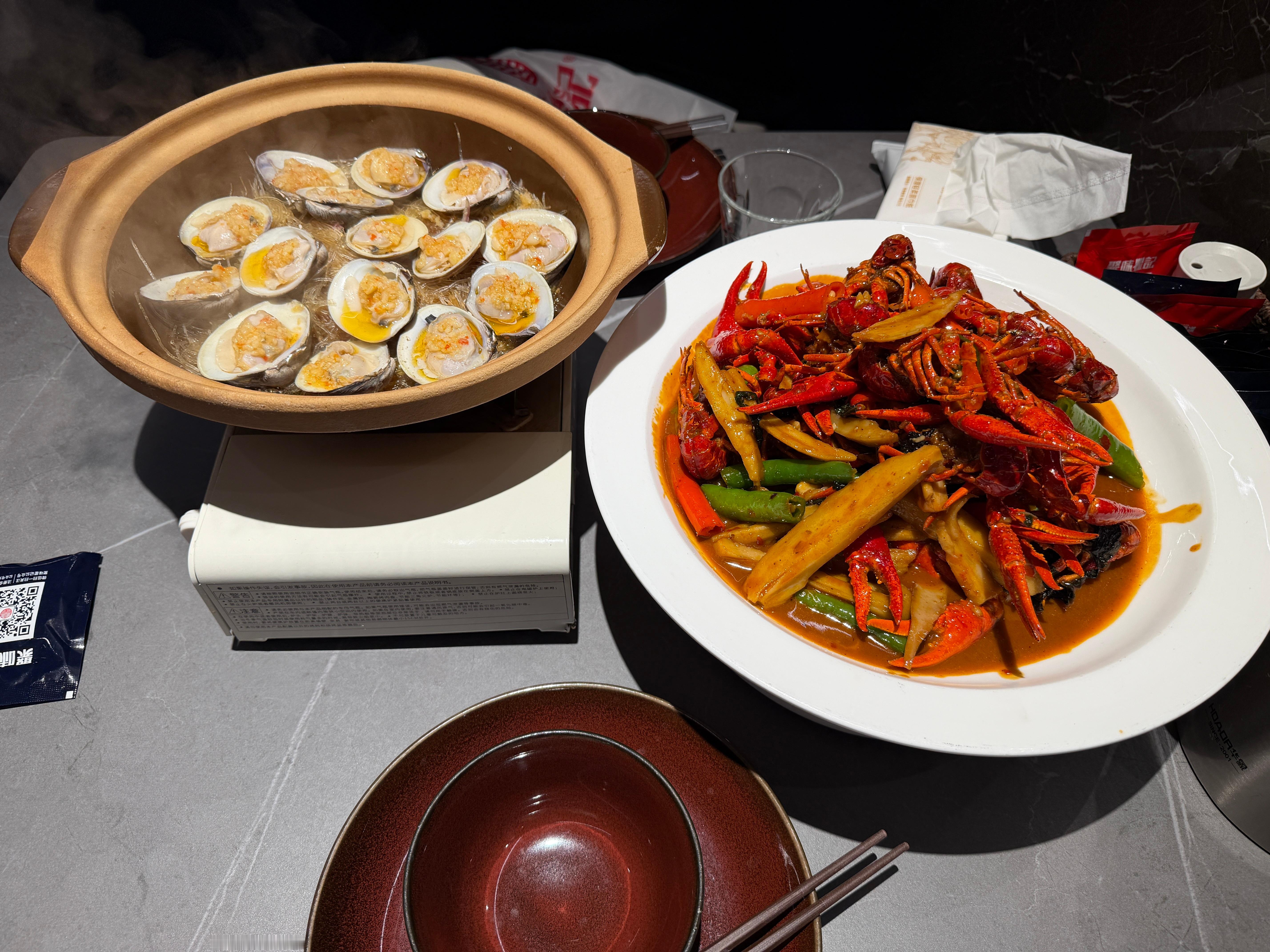 好久没吃天宝兄弟了，想着去吃一吃，结果到店之后发现等位区坐满了人，所以退而求其次