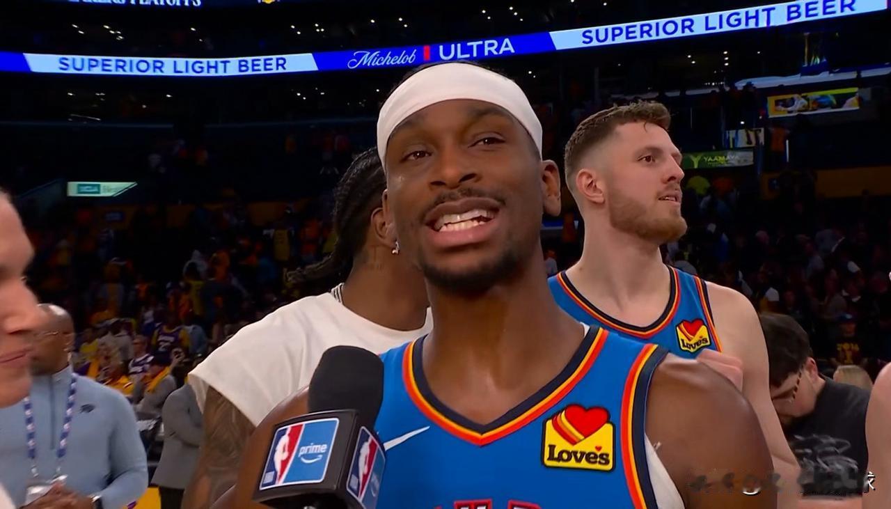NBA传奇名宿克里斯-波什真是太懂人情世故了！在雷霆巨星亚历山大蝉联常规赛MVP
