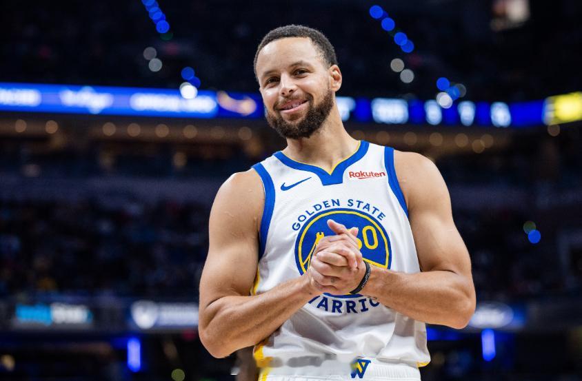 明日 NBA 常规赛，勇士将开启 6 连客征程，首战客场挑战雷霆。球队更新伤病报