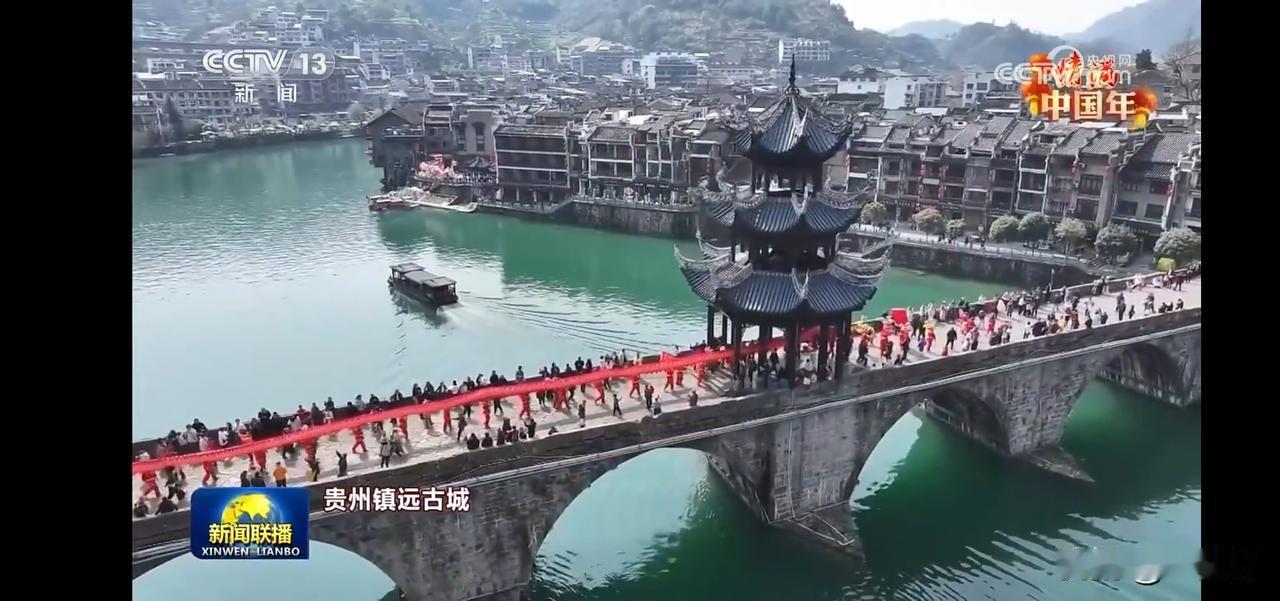 游人如织，新春快乐。