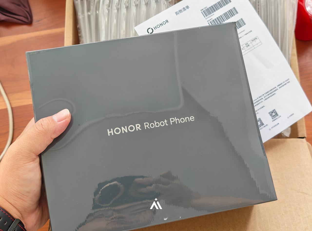 在荣耀商城抢到的荣耀 Robot Phone 到货了[酷]
原来这种预售的手机都