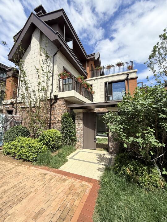 不敢发朋友圈，390w买了套北京别墅🏡