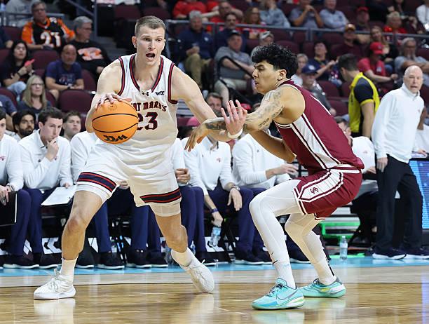 圣塔克拉拉大学以76比71战胜了主场作战的全美第21号种子圣玛丽学院。本场比赛后