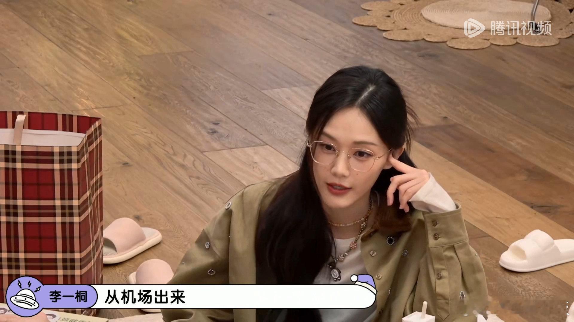 李一桐说的到底是谁  李一桐毛雪汪说的是谁 哇去，一桐姐说的到底是谁啊，不要再吊