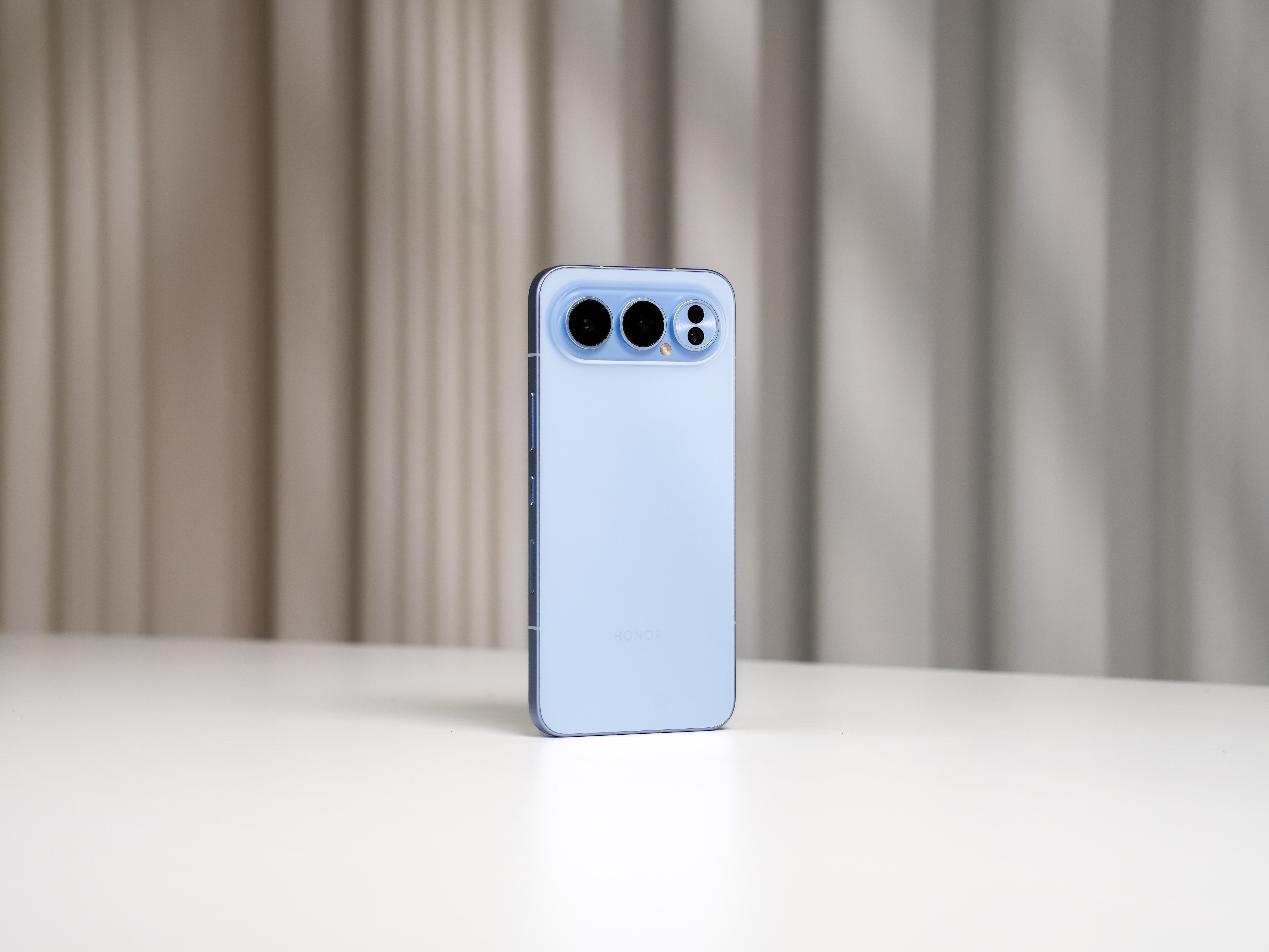 感受一下荣耀 500 Pro，真机质感很不错，3599 价格也可以，蹲一波销量吧