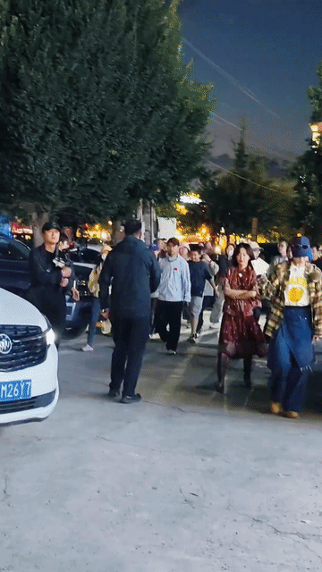 高叶，辛芷蕾和李宇春的穿搭确实和倪妮不在同一个水准上，倪妮的穿搭水平超越高叶，辛