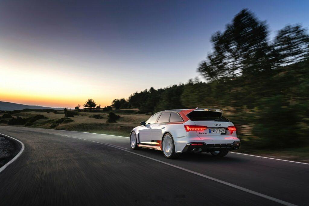 限量 660 台的奥迪 RS6 Avant GT的……平替是……五菱星光 旅行车