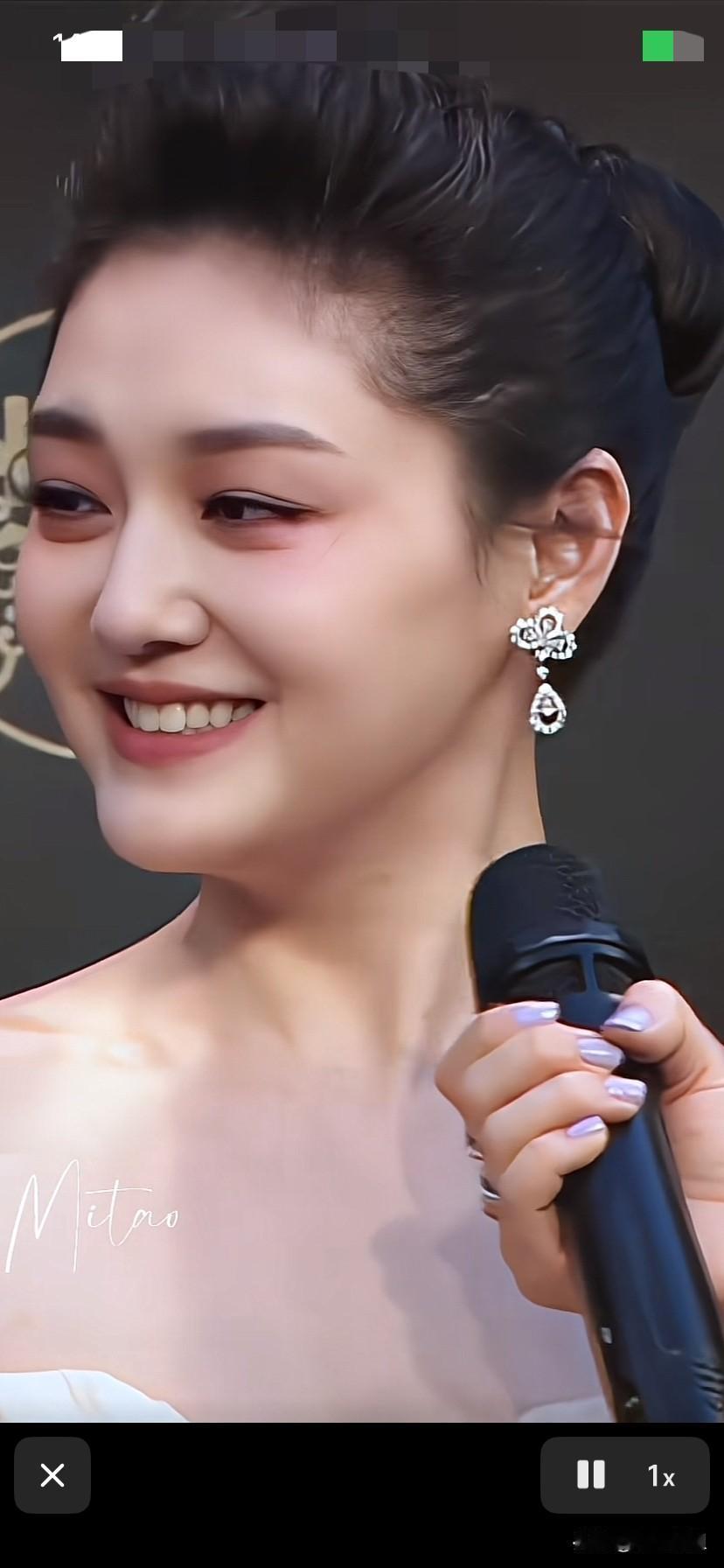 美丽的大s，看到大s的视频，忍不住还是多看两眼！截屏保存下来！
出席活动总是那么