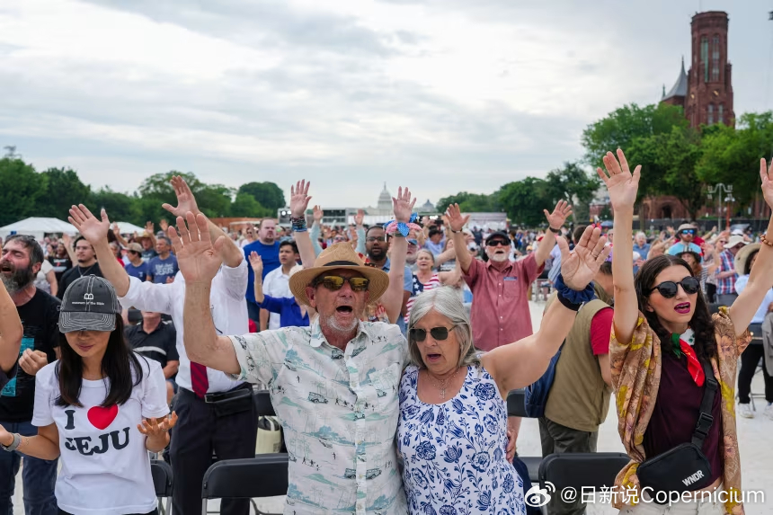 【模糊政教界线：华盛顿国家广场变身“大教会”，特朗普政府祈祷大会惹争议】周日，一