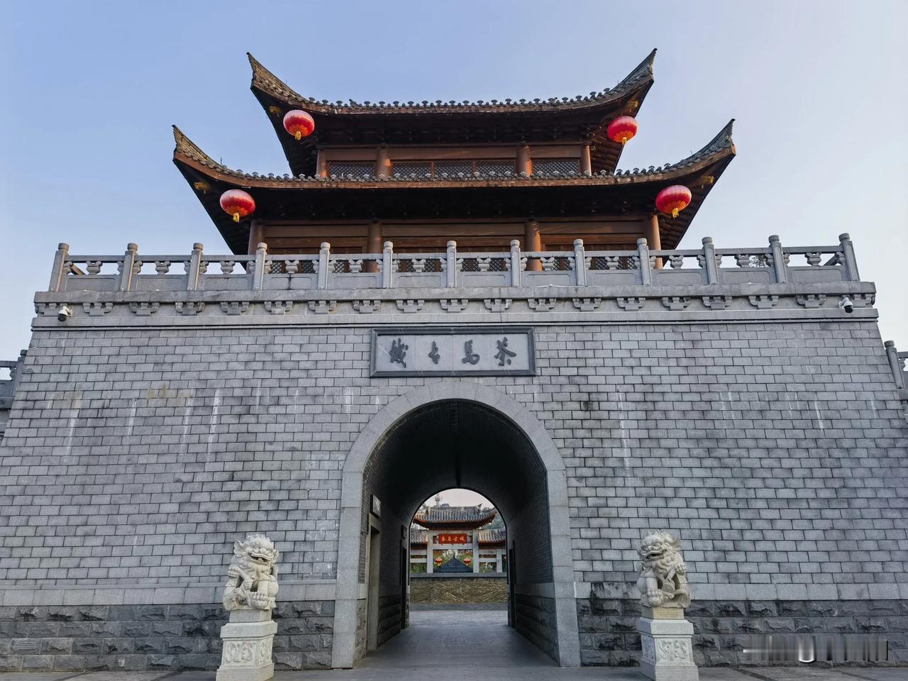 普洱茶马古城，普洱茶的产地，还是茶马古道的起点，古色古香的建筑和特色的街道，随便