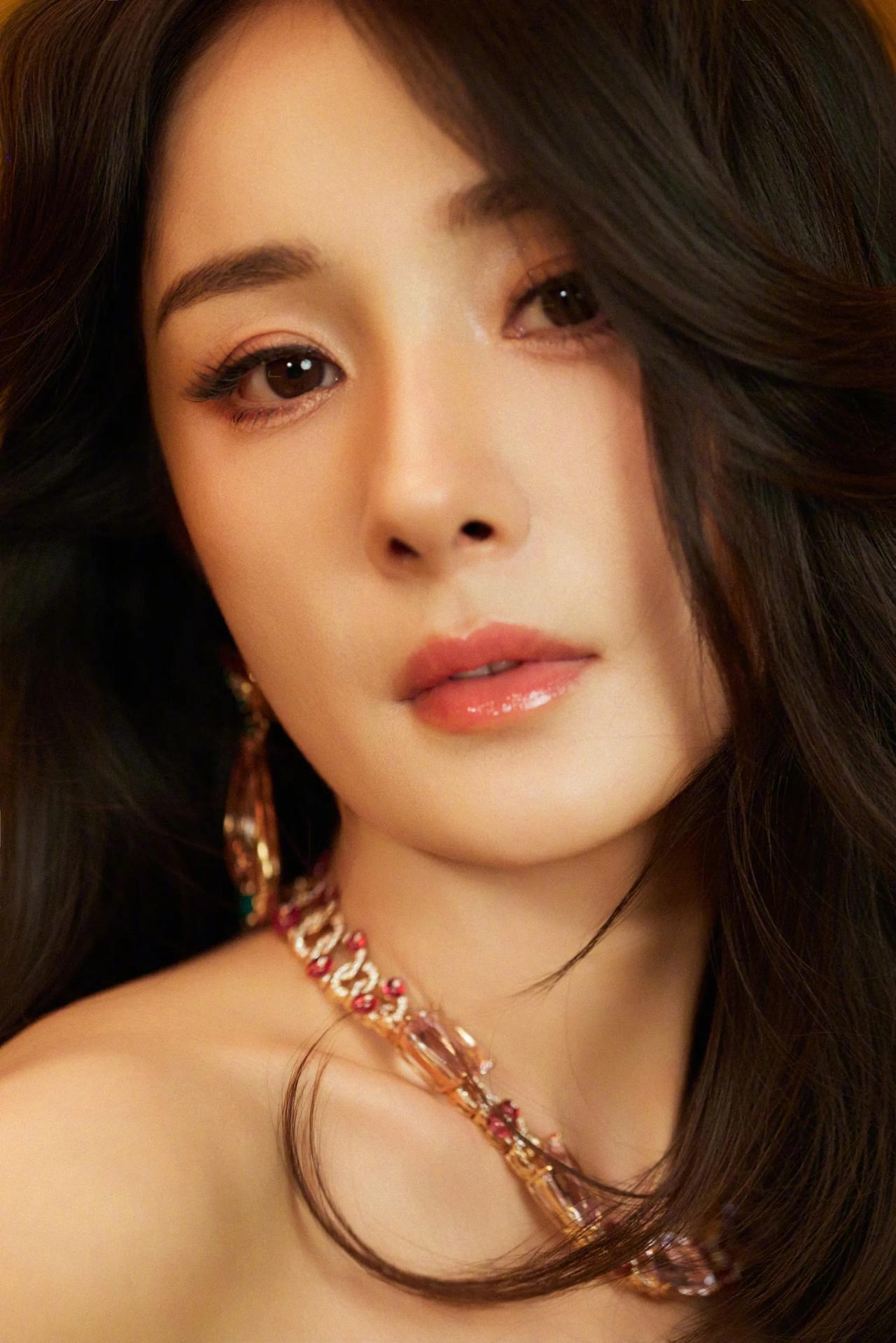 杨幂美图分享杨幂 杨幂照片魅力 杨幂野性风造型 杨幂名场面 杨幂时装大片 杨幂写