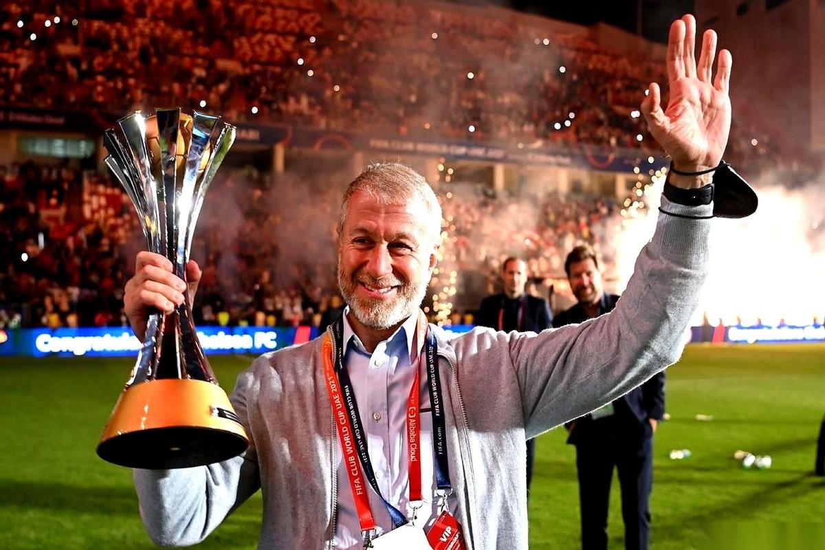 一笔钱，放银行里四年。
光利息，就滚出了2.5亿英镑。换算下，二十多个小目标吧。