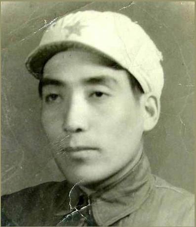 1952年，志愿军师长黄振荣回国治病，主治医生周兰说她与恋人潘田已失散8年。黄振