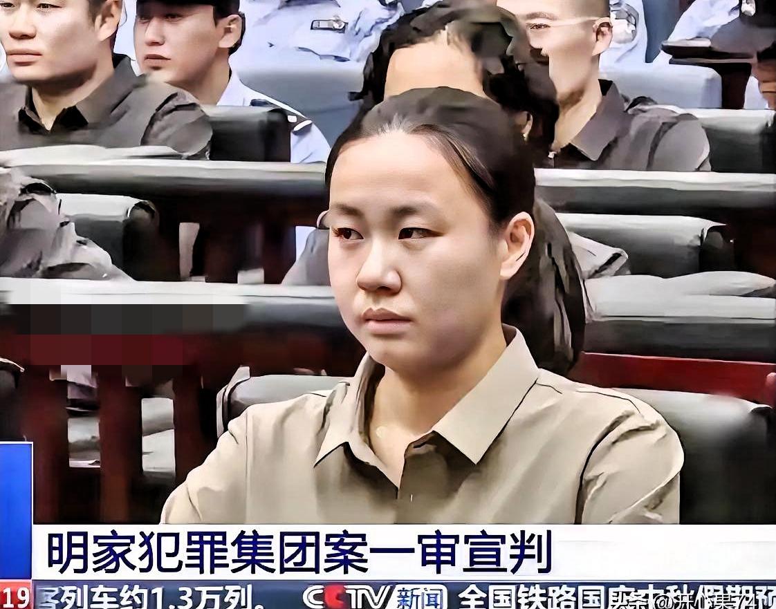 “彻底后悔了！
”29岁的明珍珍，
进去之后不仅瘦了一大圈，

脸上也没了当初的