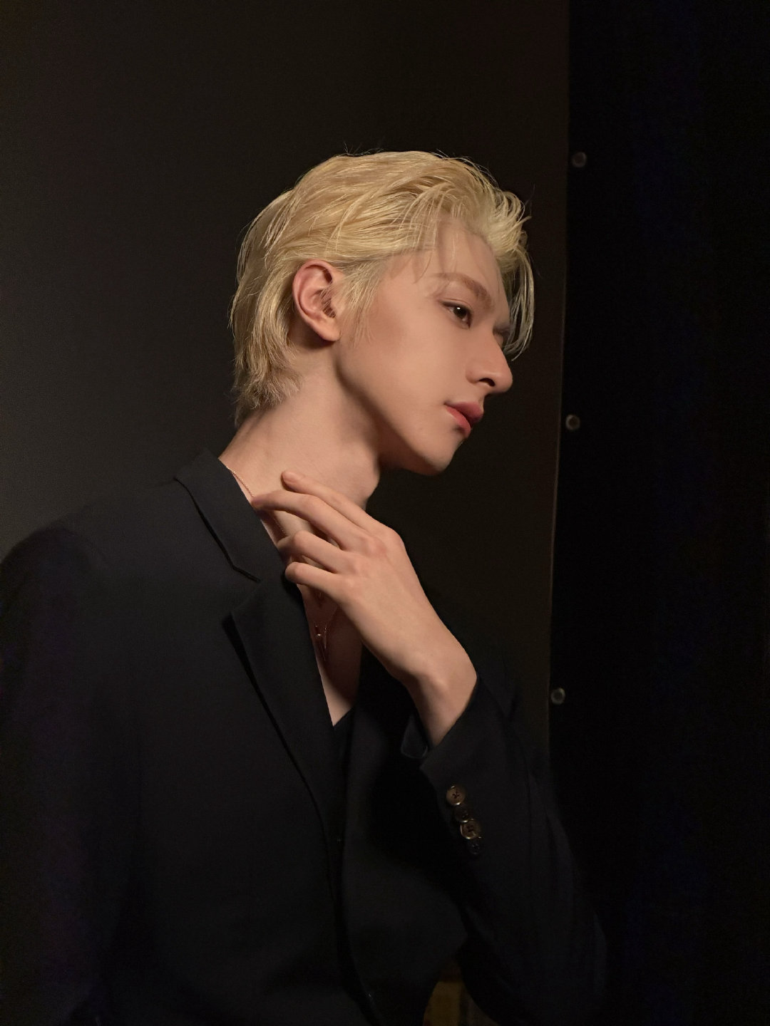 林一金发大片 林一一头金发亮相，瞬间化身从漫画里走出的美少年，那独特气质，仿佛带