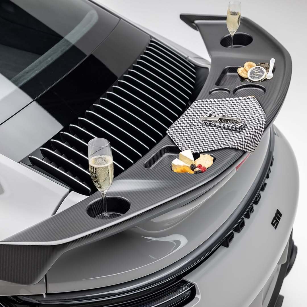 一天一张文艺照 Gunther Werks带餐盘设计的碳纤维尾翼，昨天发的