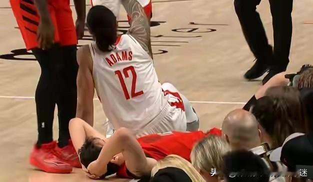 杨瀚森最大的优点是不容易受伤呀，想当年易建联动不动就受伤。看看杨瀚森这被亚当斯坐