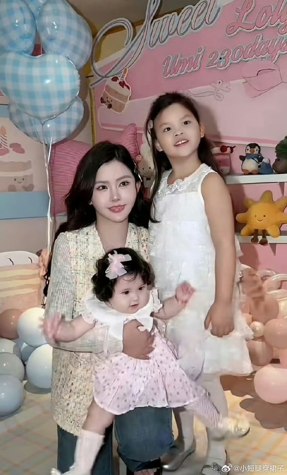 韩安冉带小女儿参加活动韩安冉新的流量密码解锁了，优米又能拍短剧，又能当模特，未来