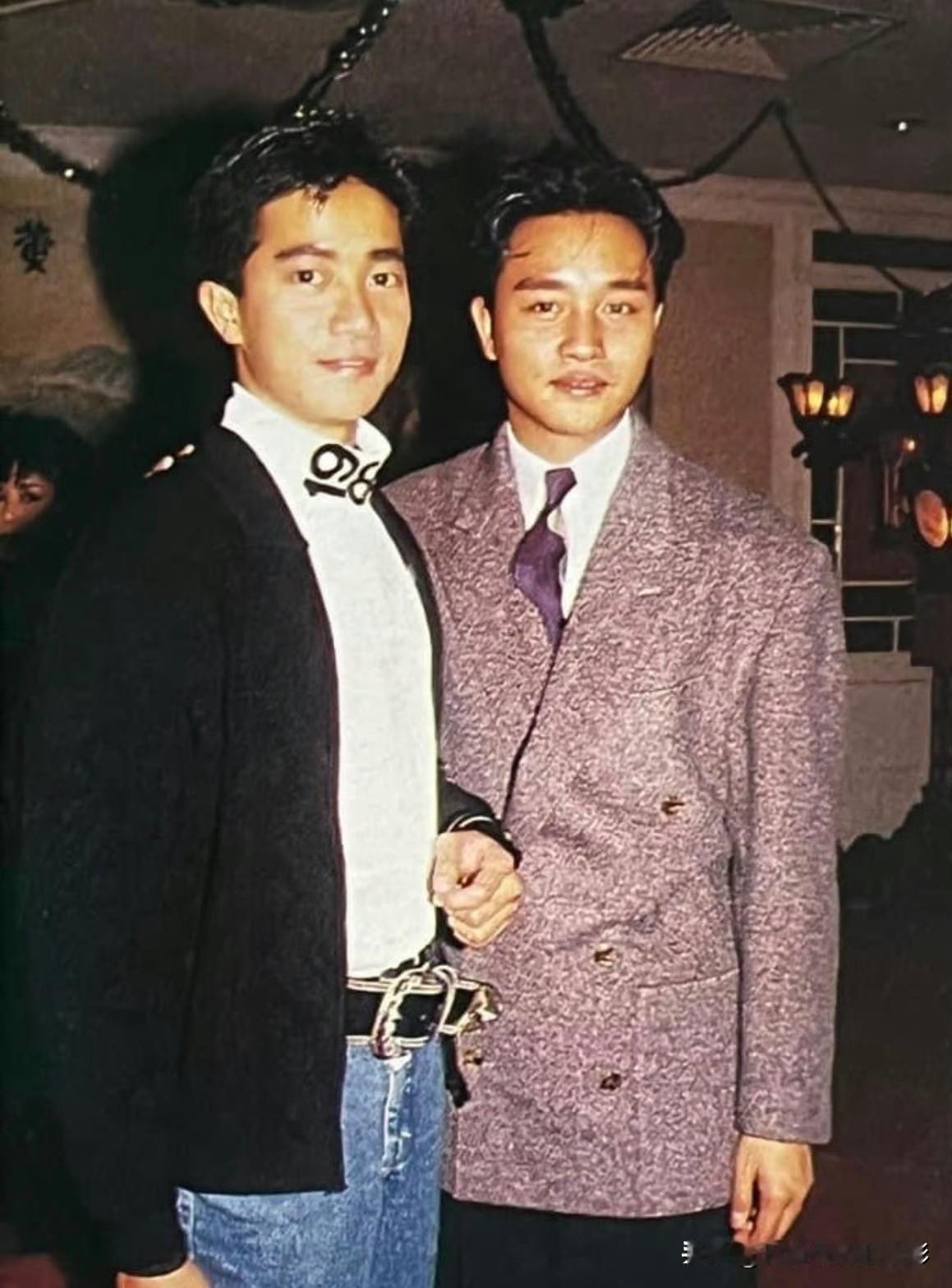 陈百强&张国荣📸他们是那个年代的光，陈百强与张国荣的同框，每一张都是经典📽️