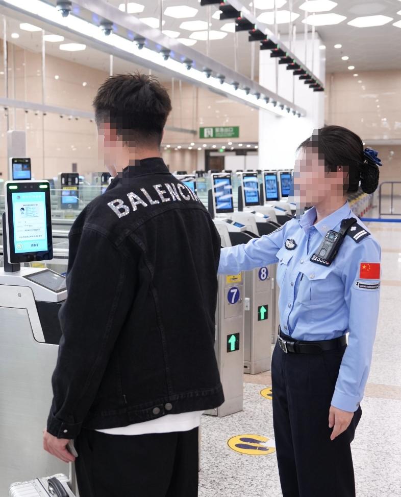 【全国首个！琴澳「刷脸」通关正式实施】

11月5日0时起，横琴口岸旅检大厅及随