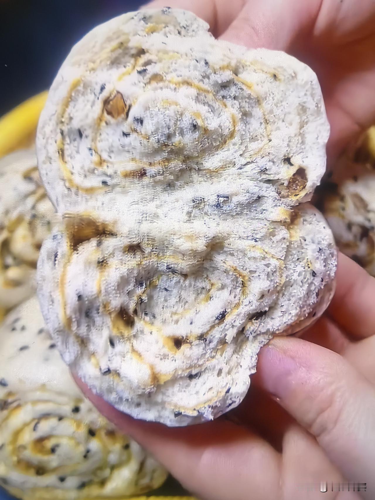 一周早餐主食不发愁，蒸上一锅黑芝麻红枣核桃馒头，好吃还营养
 今天用黑芝麻，红枣