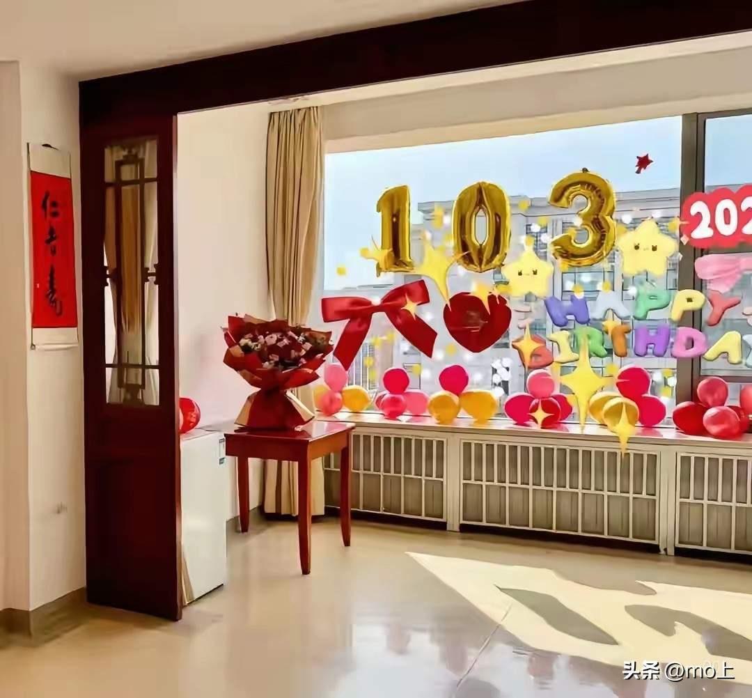 杨振宁，这位璀璨的科学巨星，2025年10月18日静静离开了这个世界，享年103
