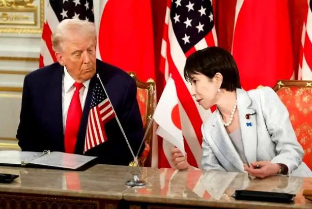 高市早苗挑事被反制后想找美国求援，结果被特朗普严厉警告“别来添乱”！高市早苗“情