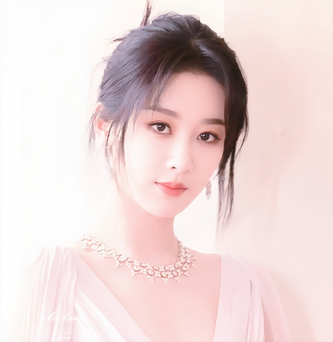 杨紫  yz杨紫长相思 yz长相思小夭你在泥泞路上踏出的每一步 都已将开出绚烂的