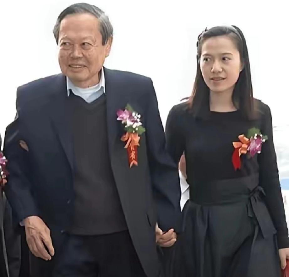 《深情丈夫的最终抉择：
爱她，就让她幸福》

人生如同一段漫长的旅程，
真正重要