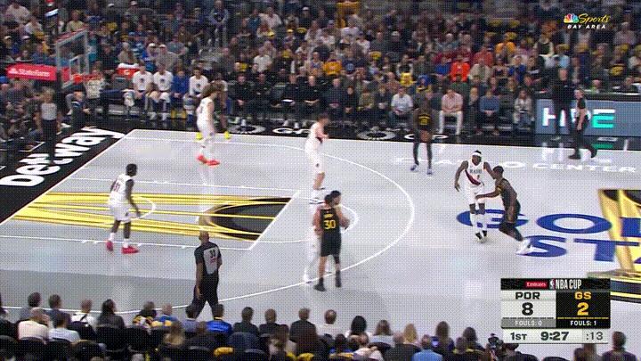 勇士恶汉追梦格林真是太让人惊喜了！在今天勇士主场迎战开拓者的焦点战中，当时比赛进