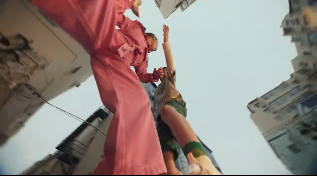 更多蒙牛牛奶 更多健康动力蒙牛百城马拉松  牛奶，这一源自自然的白色琼浆，不仅富