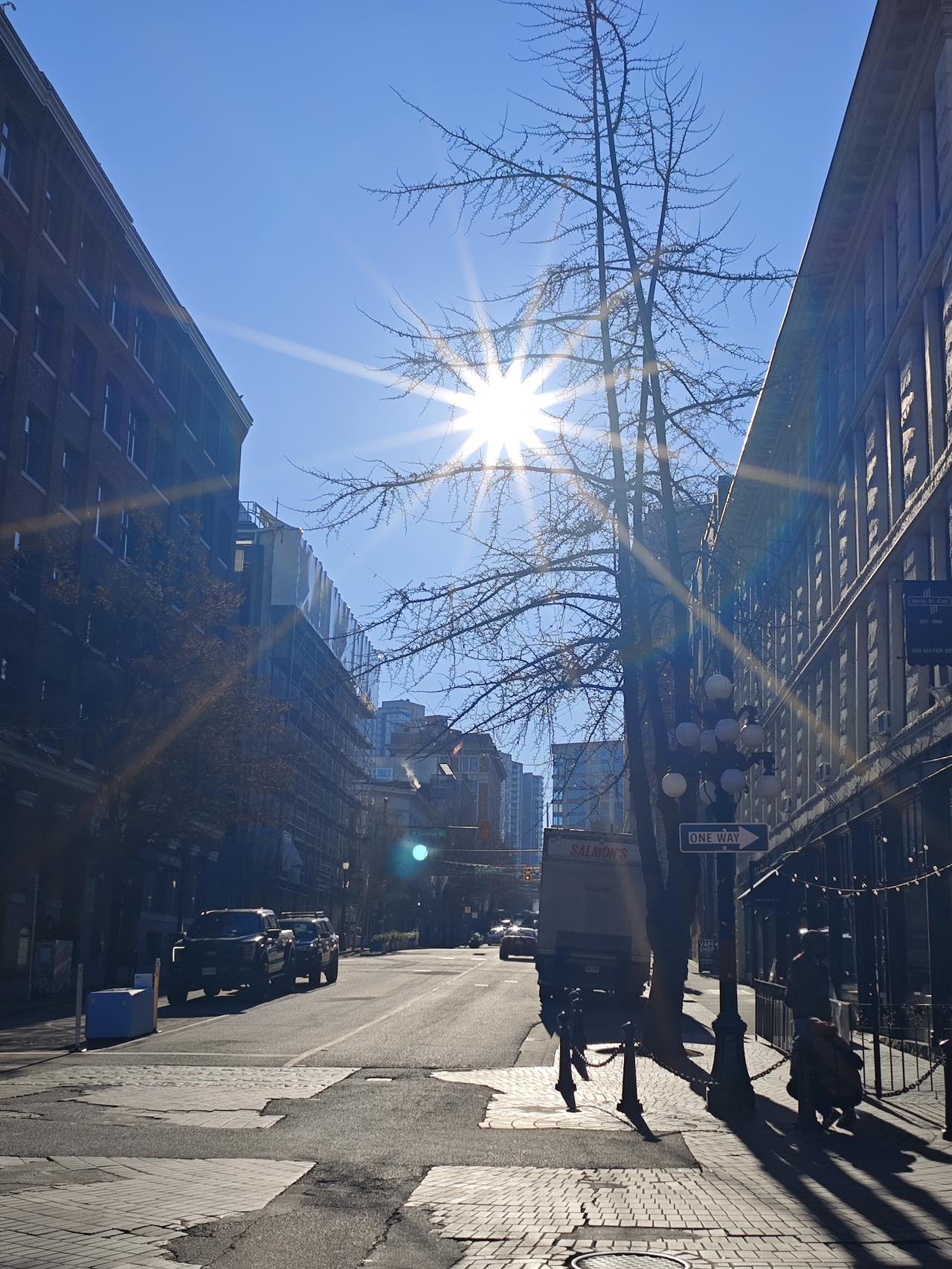 昨天温哥华培训机构给我发了2个文件，一个是我的出勤率，一个是我已经完成了基础培训