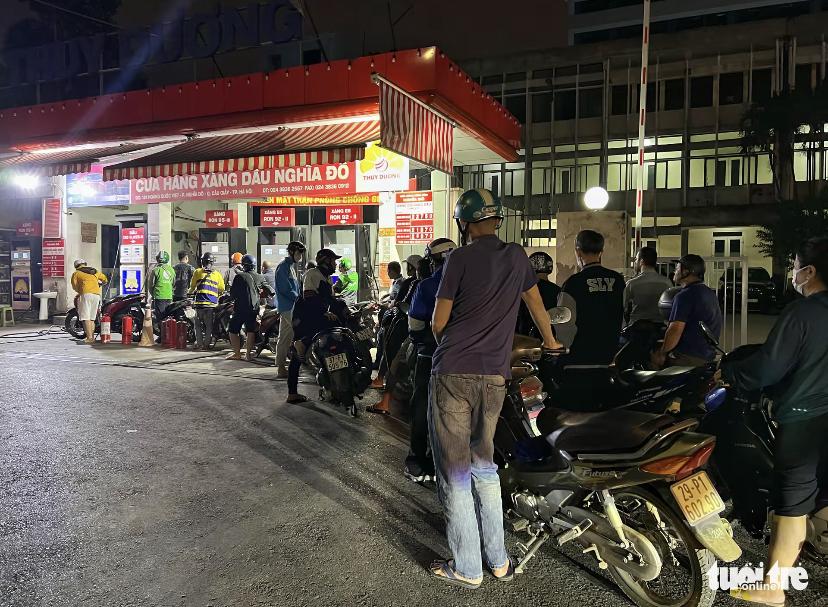 小国没有储备受中东局势影响，越南已经开始大规模出现排队加油！

其实国内也有排队