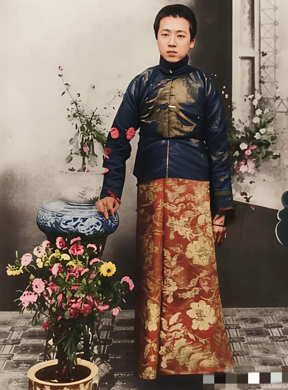 谁知道这位英俊的前辈？