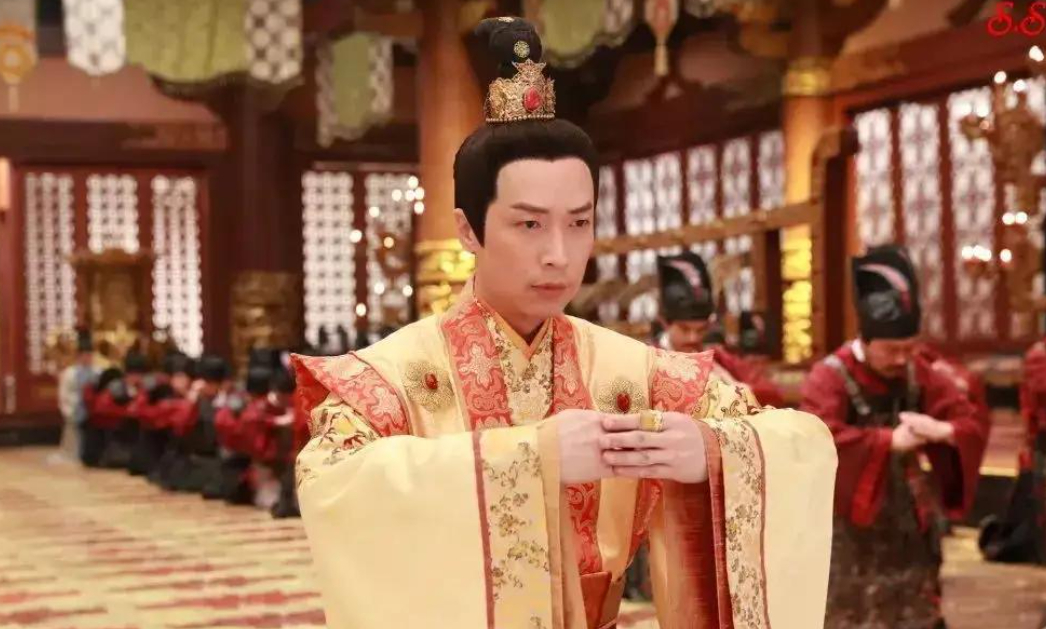 李宪原名李成器，是唐睿宗嫡长子，本是理所应当的太子。当年皇室动荡，三弟李隆基平定