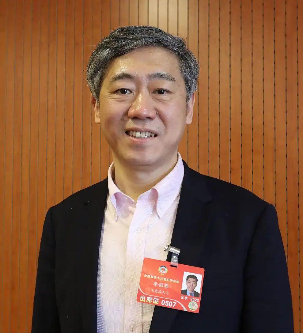 清华教授李稻葵，在公开场合给几亿农村老人算了笔账：两三年内把基础养老金直接提上1