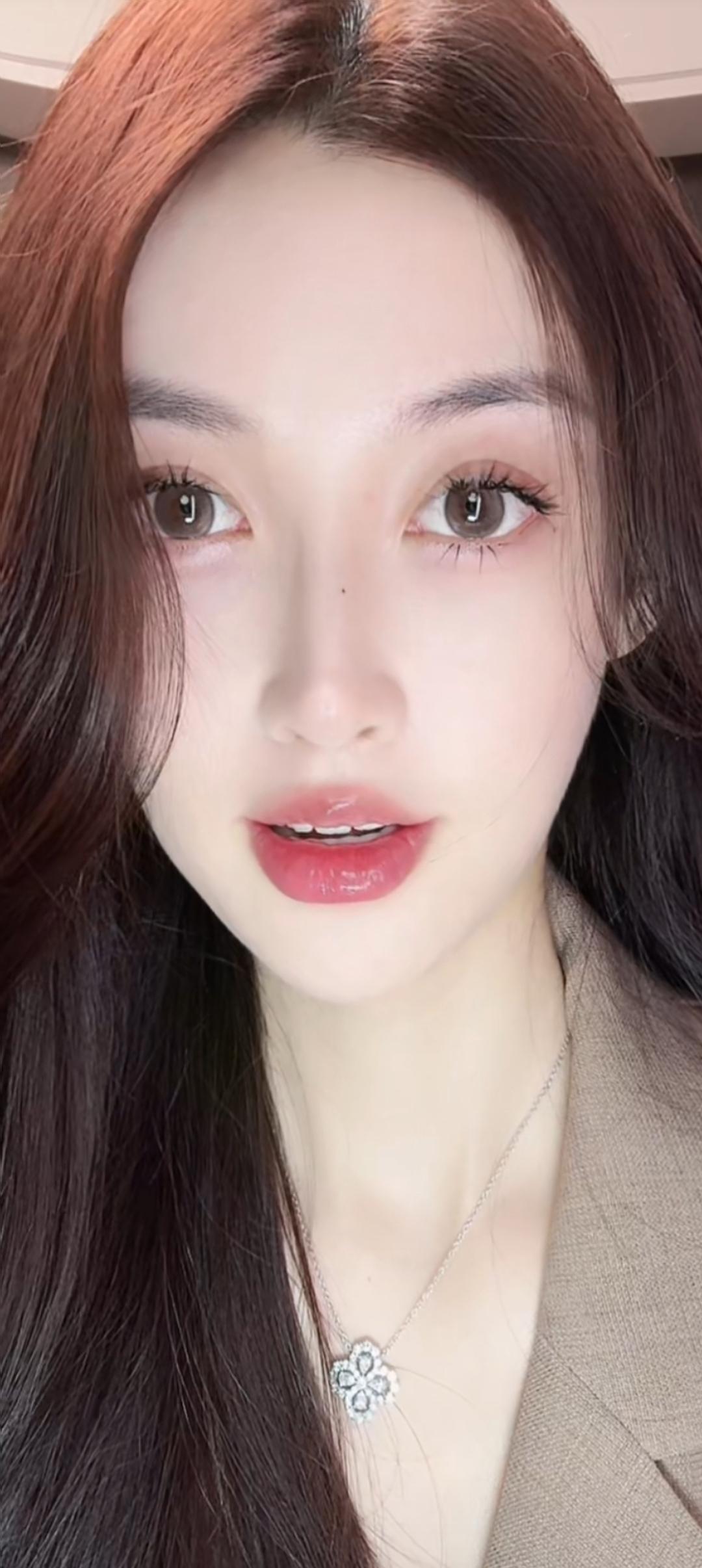 这位美女看着好温柔啊！