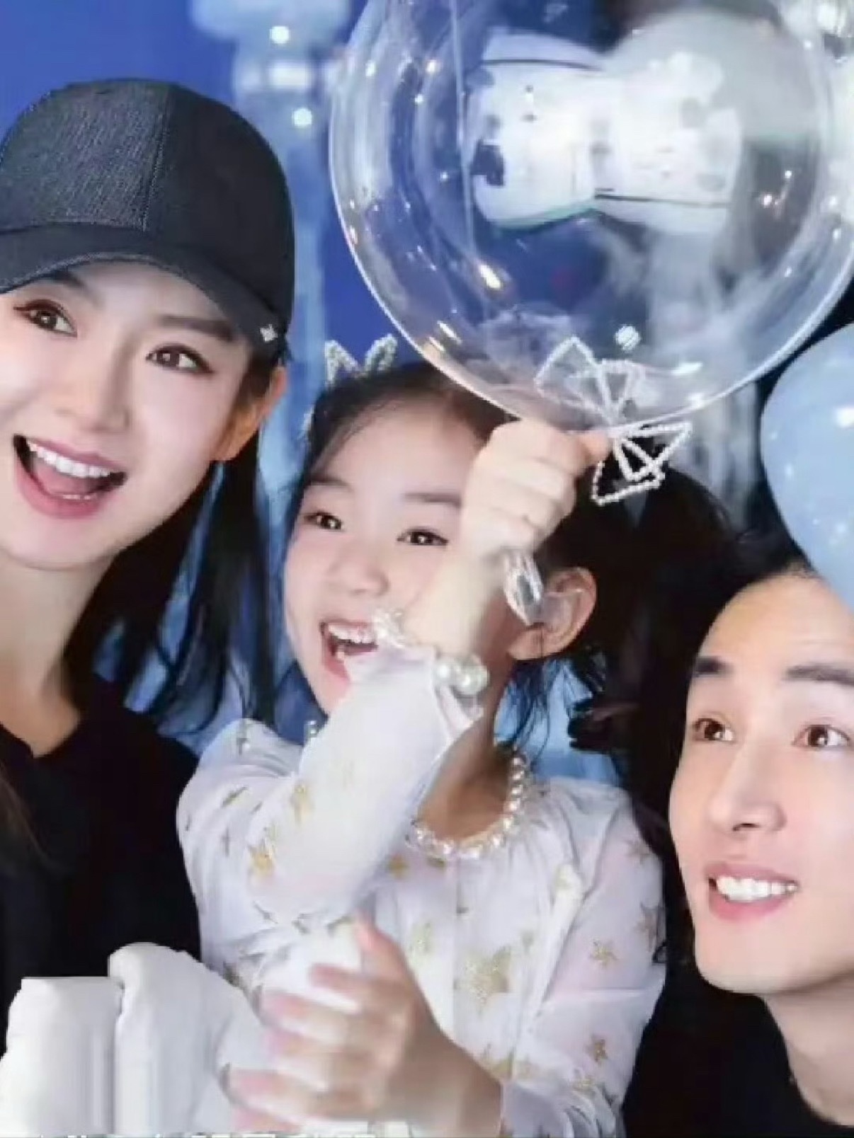 戚薇李承铉女儿都这么大了妈耶lucky都已经长这么大了，妈妈的五官爸爸的骨相，三