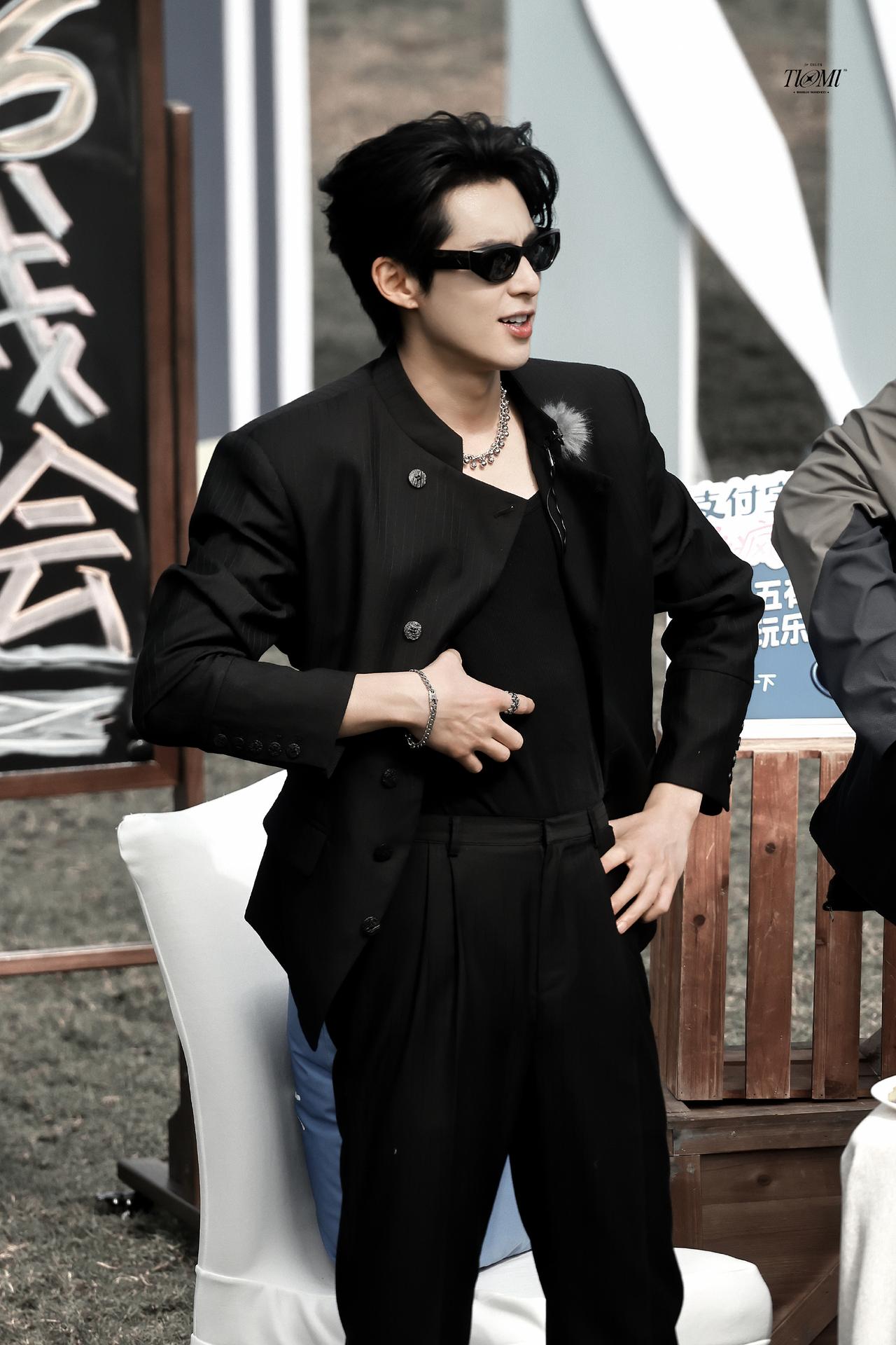 芒果综艺《亲爱的客栈》王鹤棣晋升老板了。