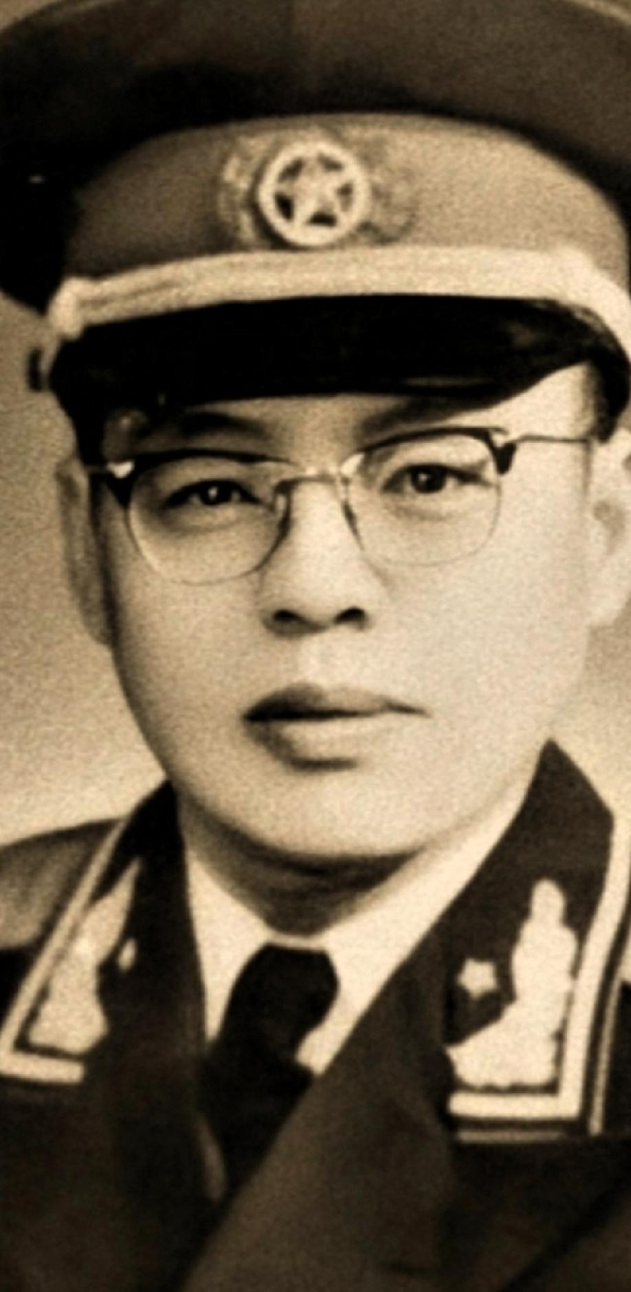 廷懋（1913‑2004），开国少将，蒙古族，辽宁沈阳人，原名廷朝贤，山东大学肄