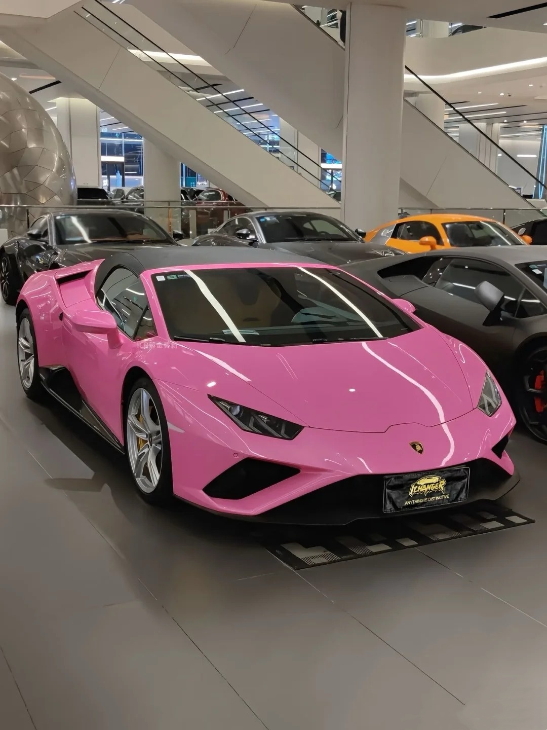 早上好，春天来了，硬汉也要穿上粉色的新衣车的新衣