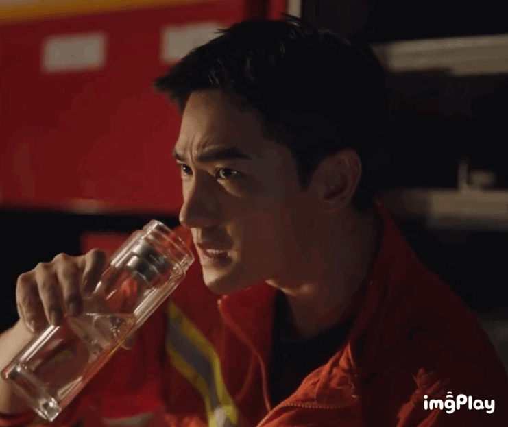 咋办……杨洋的演技真的越来越油了，这动图看的我真的是感觉和方头明越来越像了[流泪