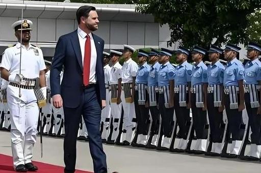 还是太年轻了？如果万斯成为了美国的总统，不一定是好事！

1984年出生的万斯是