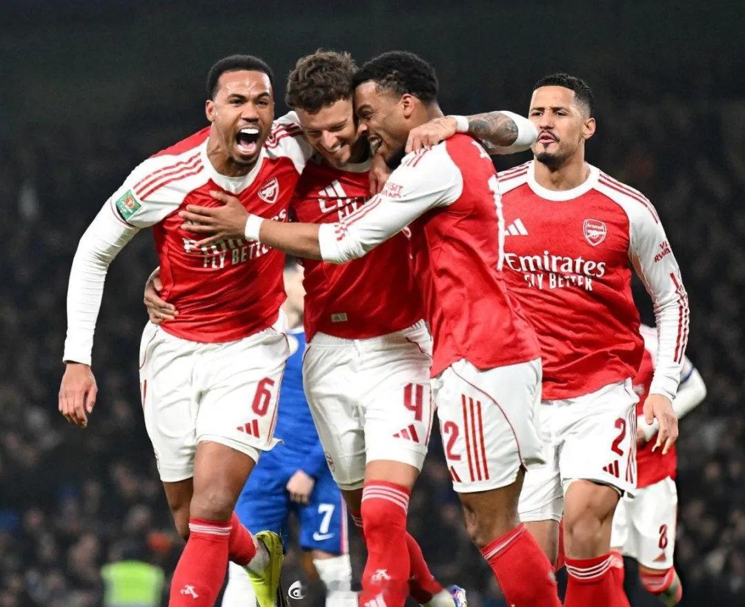 阿森纳成为了史上第一支单月份在四项不同赛事中都（至少）赢下了一场客场胜利的英格兰