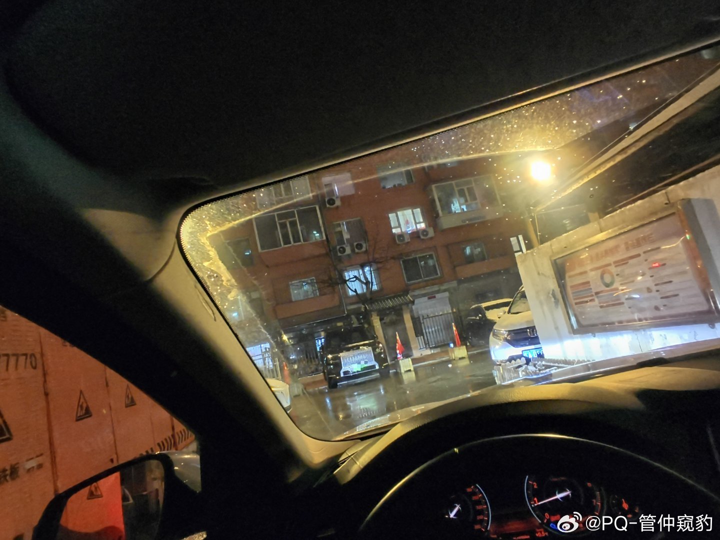 对极氪9x 是喜是忧呢？刚刚遇到这台9X我儿子: 劳斯莱斯！我: 不是，这是极氪