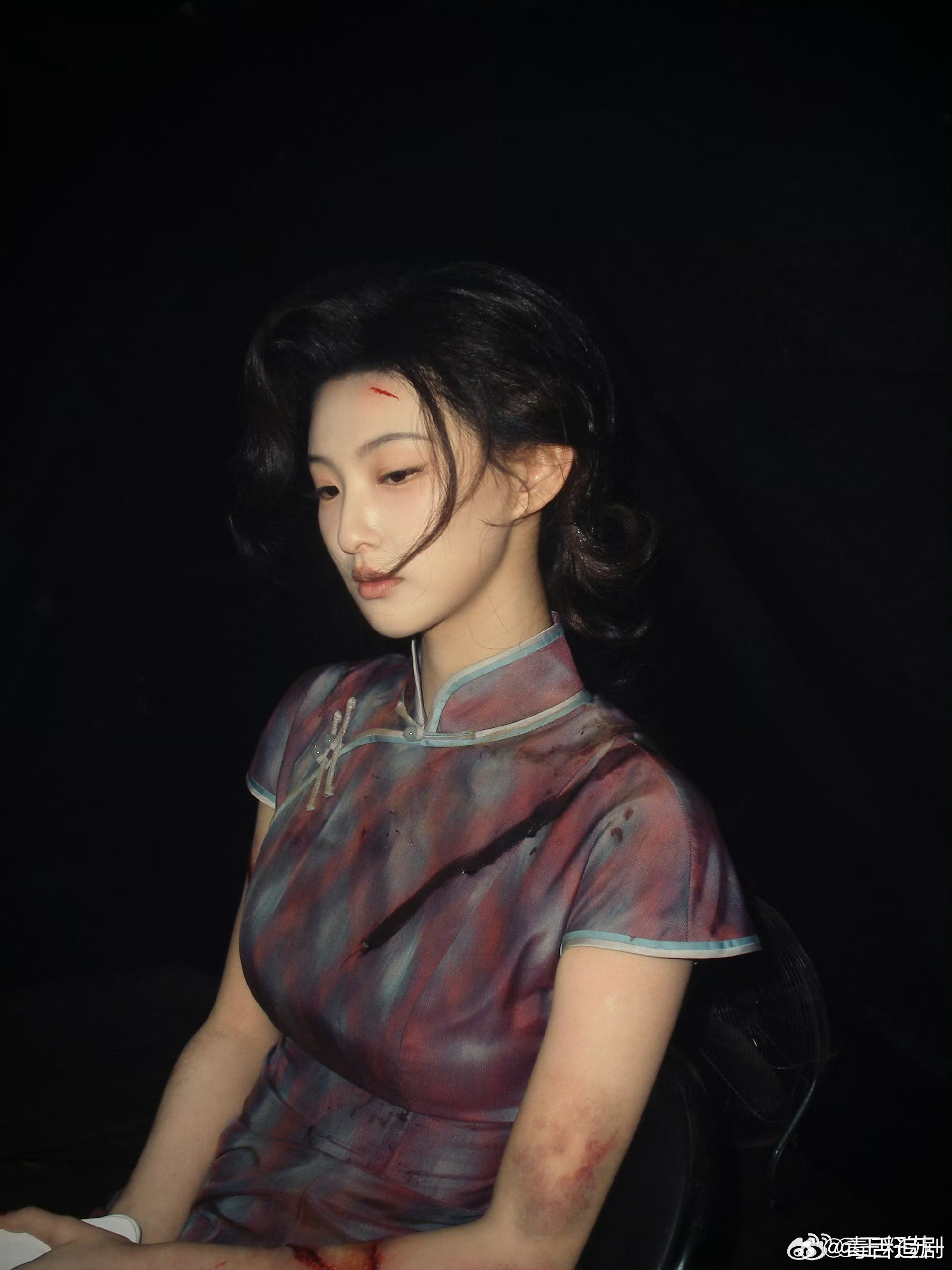 “海老板”这一局，落子无悔。海棠青的故事在戏台上收了尾，但那个眼尾藏刀的名伶，后