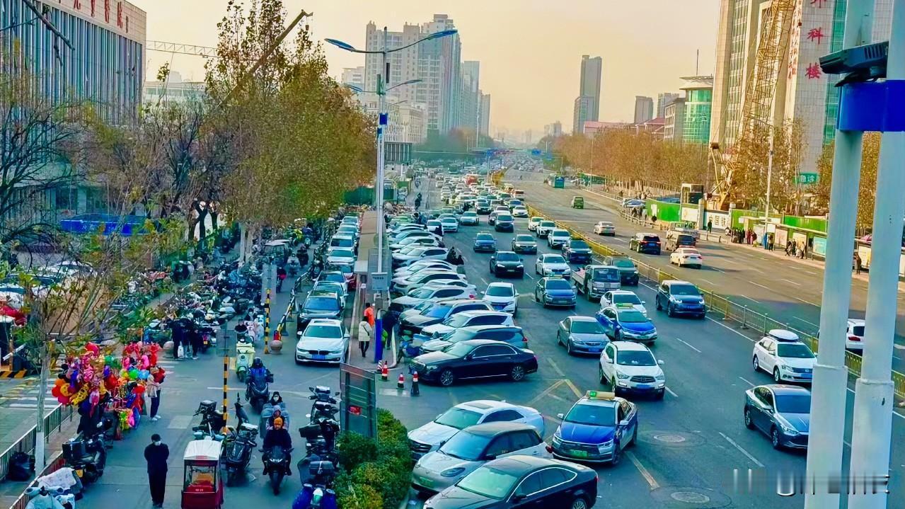 每个抑郁孩子的背后，都有抑郁的父母。

辍学一年多，十几岁的孩子自己在家，父母早