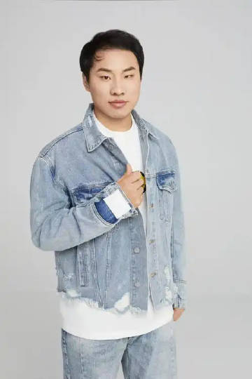 徐志胜睡八个小时算失眠 徐志胜睡眠质量太好了吧，羡慕[悲伤] 